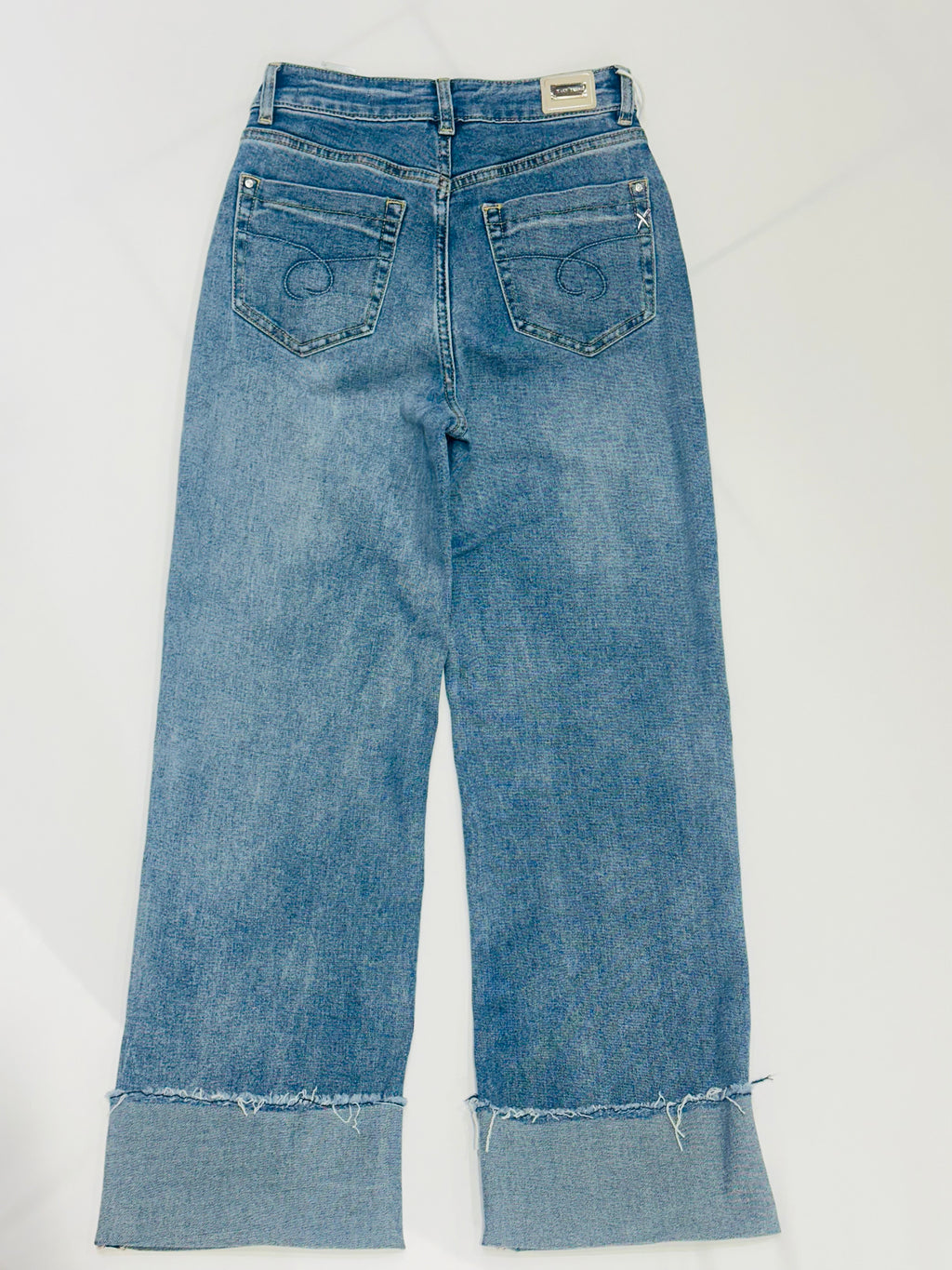 𝐘𝐚𝐫𝐚 - 𝐃𝐞𝐧𝐢𝐦