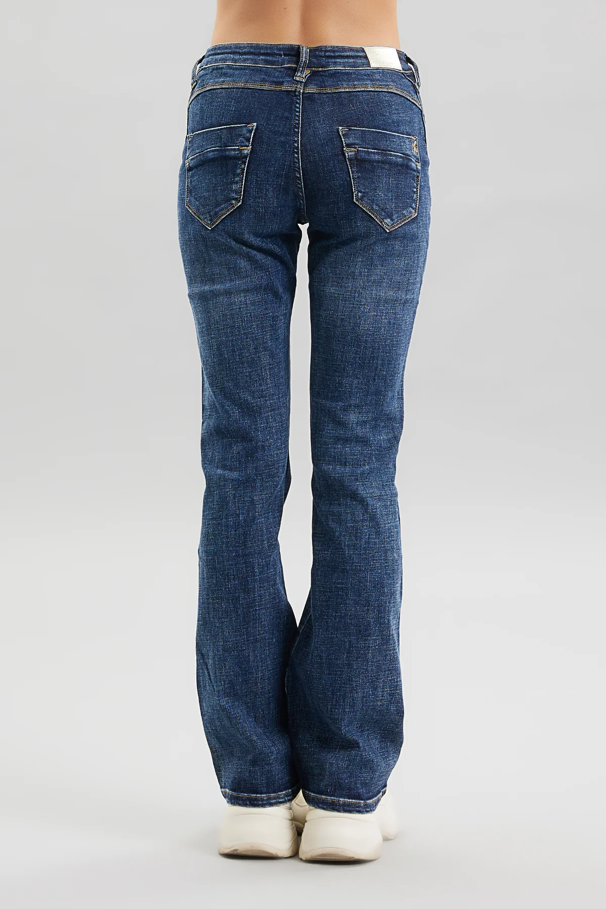 𝐋𝐚𝐲𝐫𝐚 - 𝐃𝐞𝐧𝐢𝐦 𝐅𝐥𝐚𝐫𝐞