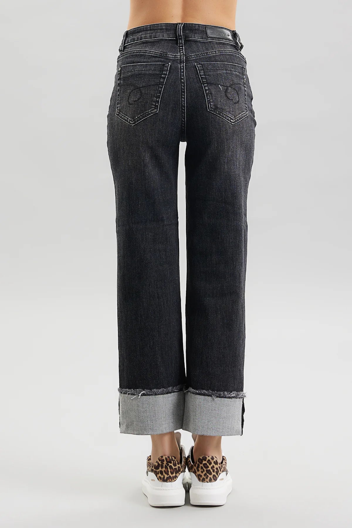 𝐘𝐚𝐫𝐚 - 𝐃𝐞𝐧𝐢𝐦 𝐁𝐥𝐚𝐜𝐤