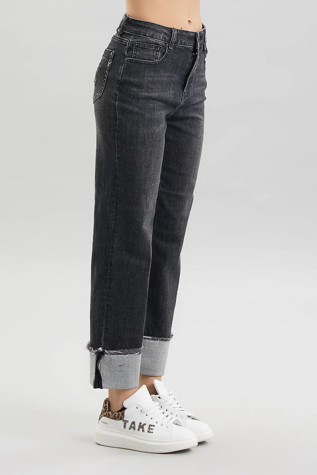 𝐘𝐚𝐫𝐚 - 𝐃𝐞𝐧𝐢𝐦 𝐁𝐥𝐚𝐜𝐤